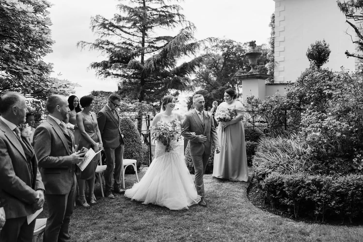 Gileston Manor wedding ceremony outdoors